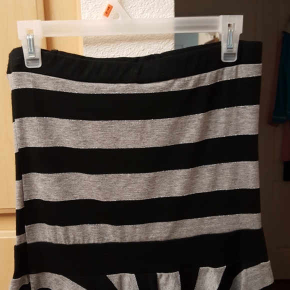 L. A. Kitty Neck Tie Sleeveless Top - Picture 3 of 5